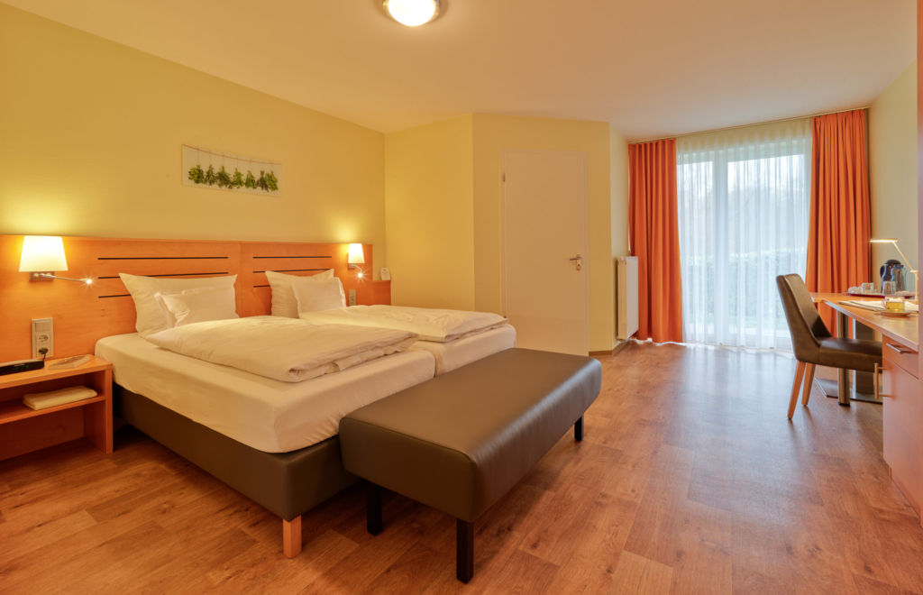 Superior-Zimmer mit Sitzbereich im Hotel Schiffmann